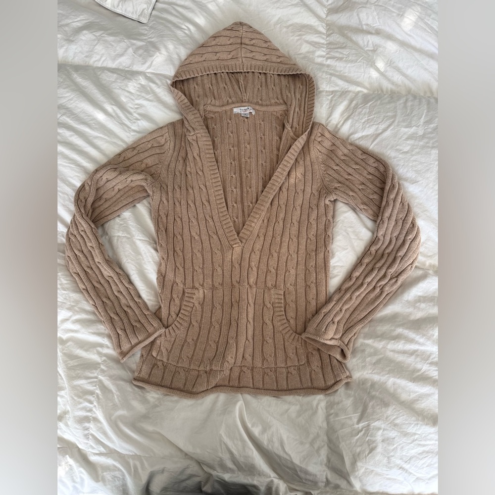 Old Navy V-Neck Cable Knit Sweater in Beige